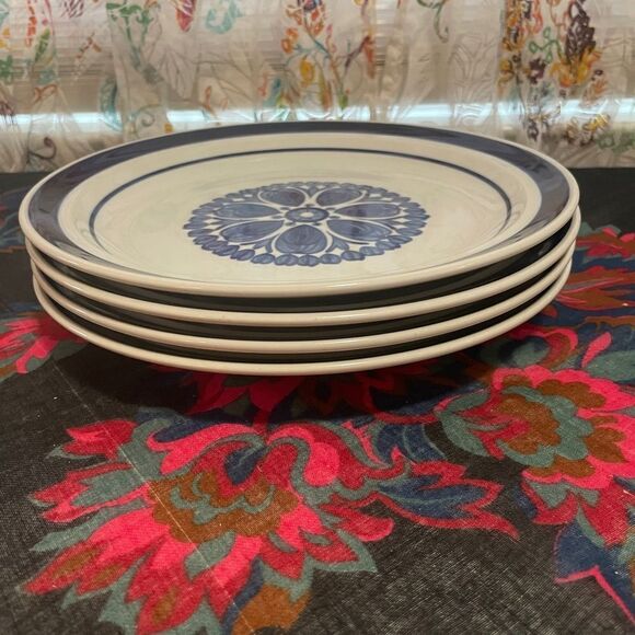MSI Blue Monterrey Stoneware Dinner Plate Set - Picture 4 of 4